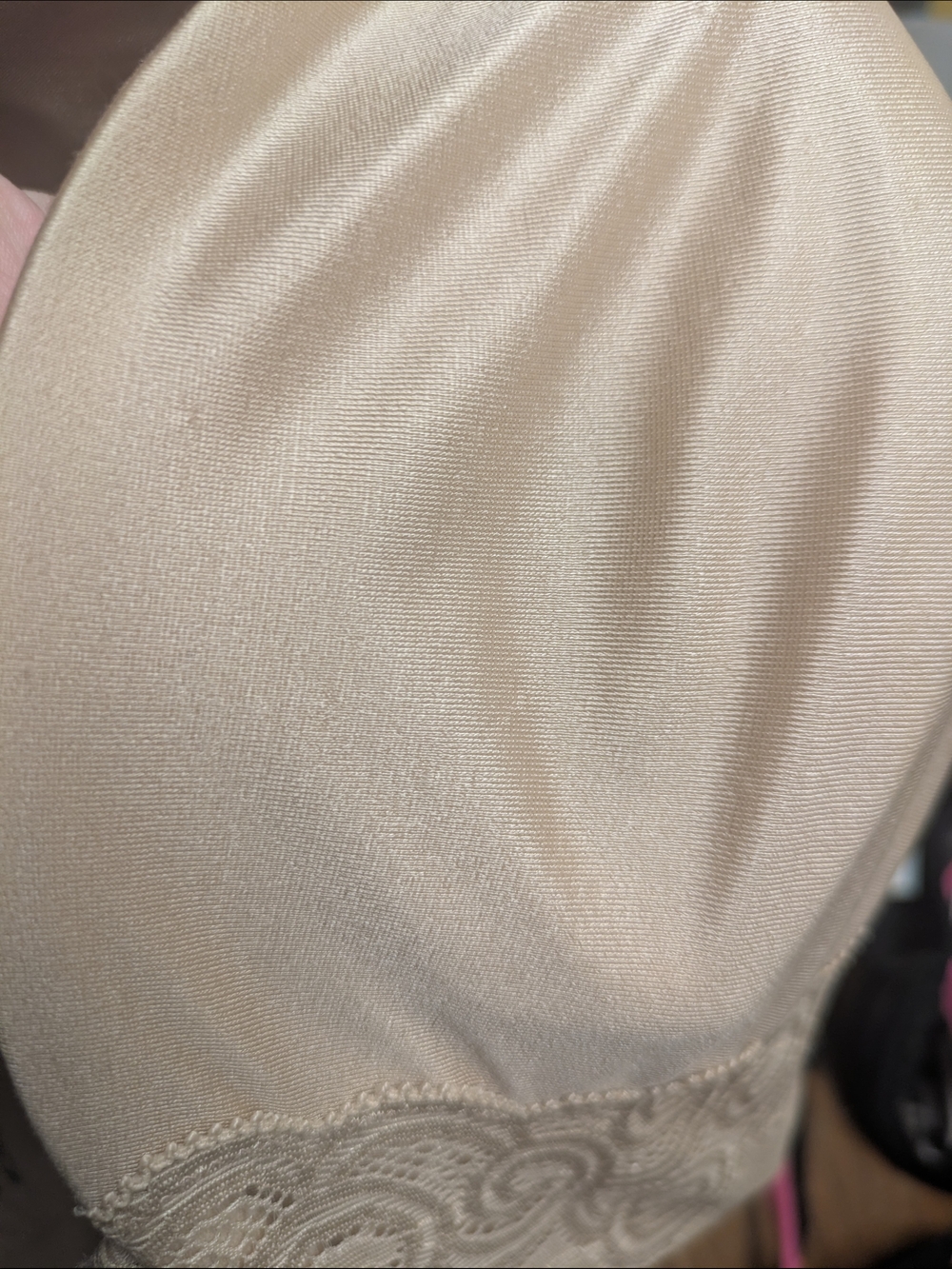 36G Bali Minimizer Underwire Bra, Minimize Up to 1.5" Beige Lace Accents - Picture 6 of 7